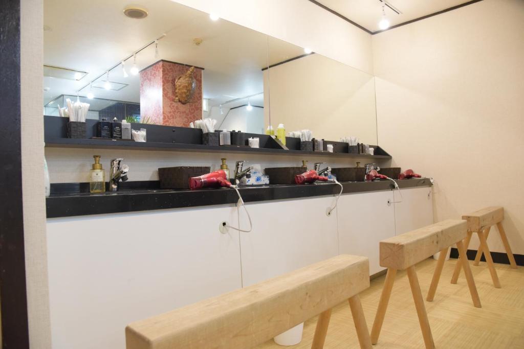 Kuchyň nebo kuchyňský kout v ubytování Capsule Inn Kinshicho