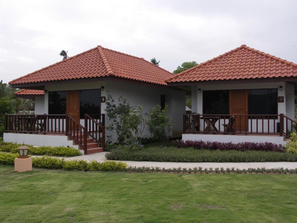 Zahrada ubytování Sailom Resort Bangsaphan