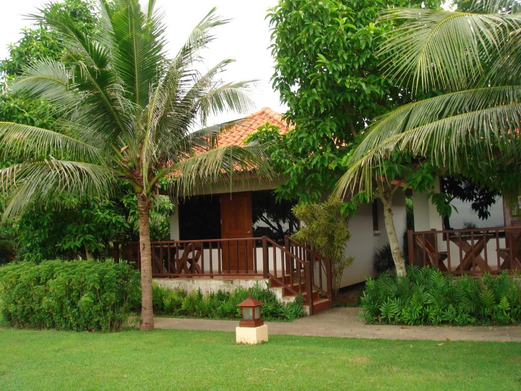 Zahrada ubytování Sailom Resort Bangsaphan