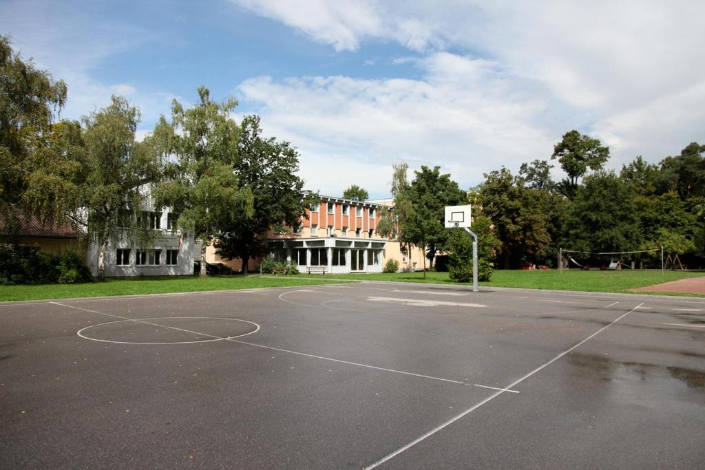 Tenis a/nebo squash v ubytování Jugendherberge Karlsruhe nebo okolí