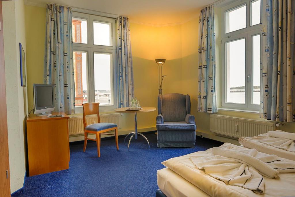 Postel nebo postele na pokoji v ubytování Hiddenseer Hotel