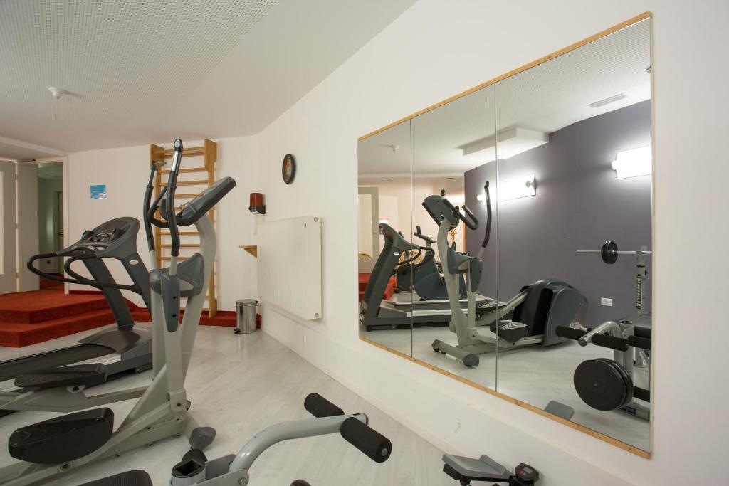 Fitness centrum a/nebo fitness zařízení v ubytování Good Life Hotel Zirm
