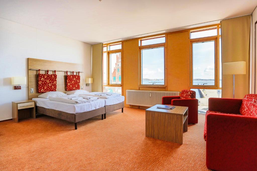 Postel nebo postele na pokoji v ubytování Hiddenseer Hotel
