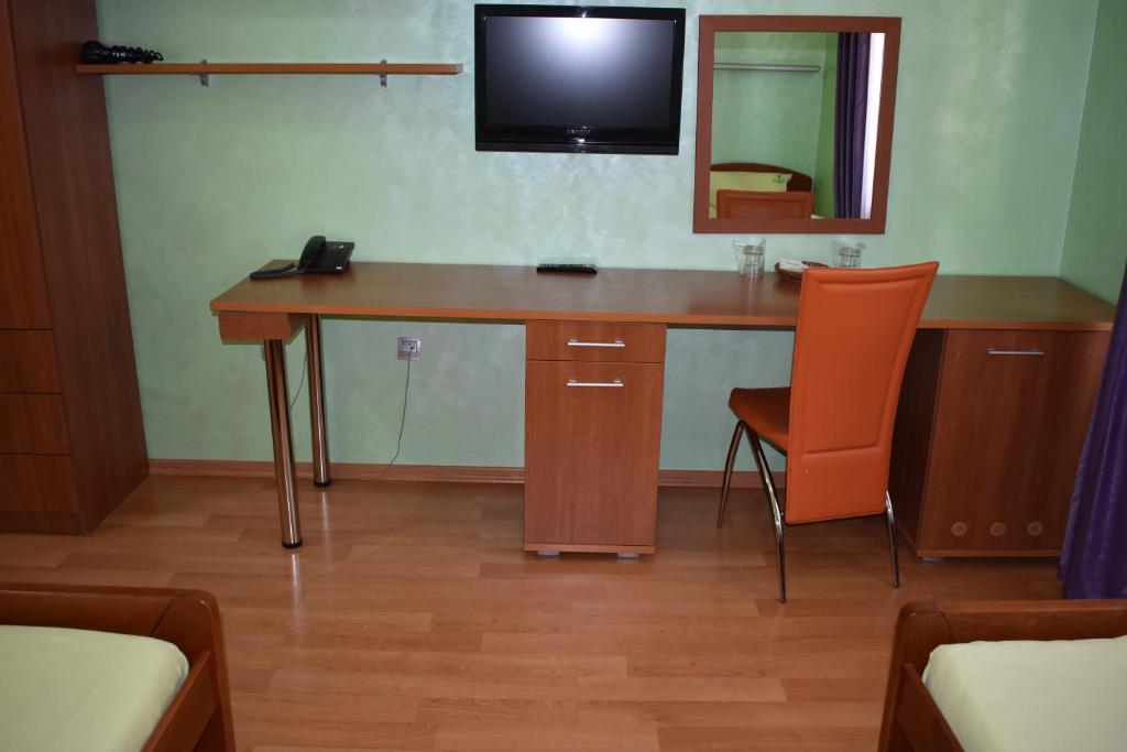 TV a/nebo společenská místnost v ubytování Clinic for Rehabilitation Vujan
