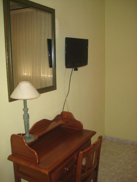 TV a/nebo společenská místnost v ubytování Hostal El Pinar