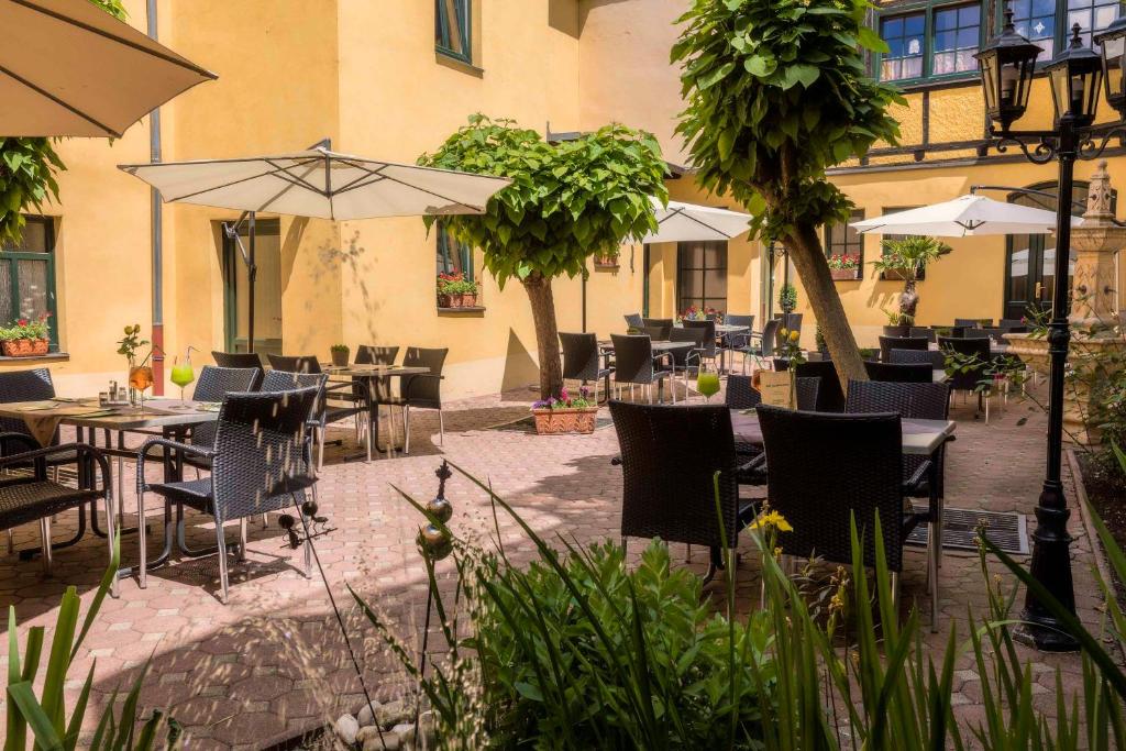 Restaurace v ubytování "Zur Altstadt - Am Fuße der Osterburg" Gaststätte, Pension, FEWO