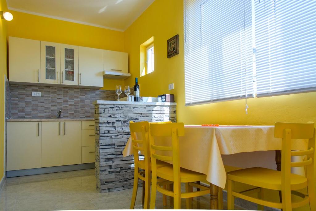 Kuchyň nebo kuchyňský kout v ubytování Apartment Milat