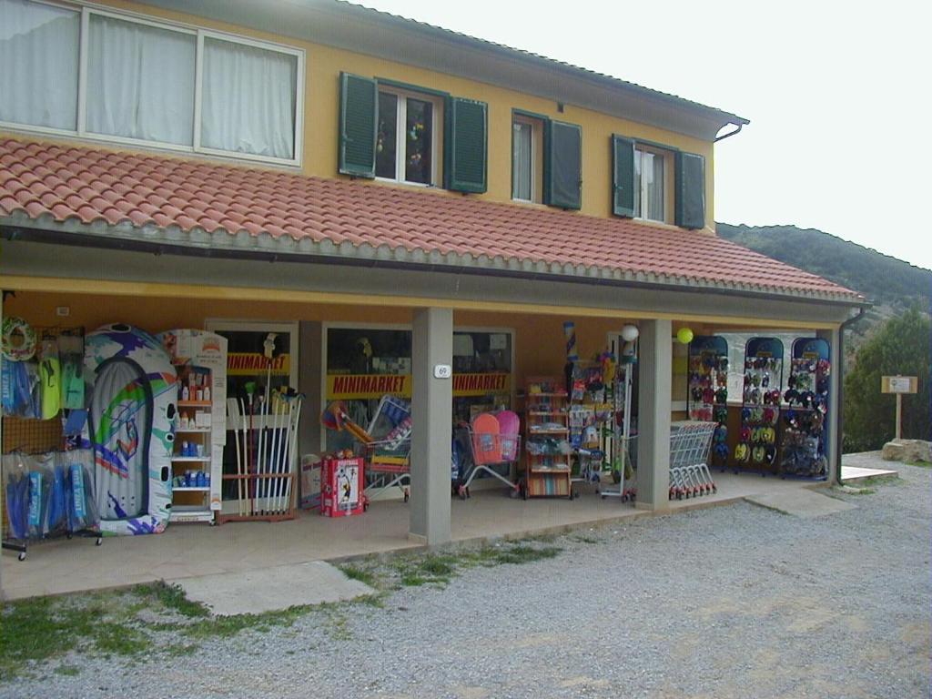 Budova, kde se kemp nachází