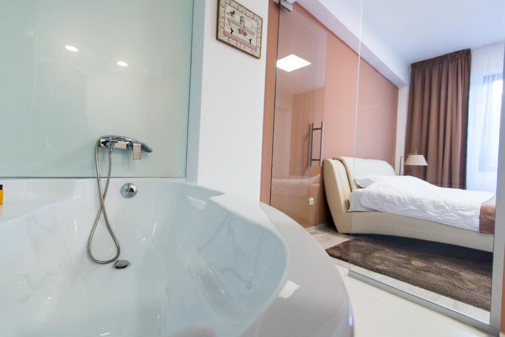 Postel nebo postele na pokoji v ubytování Hotel Evianne Boutique