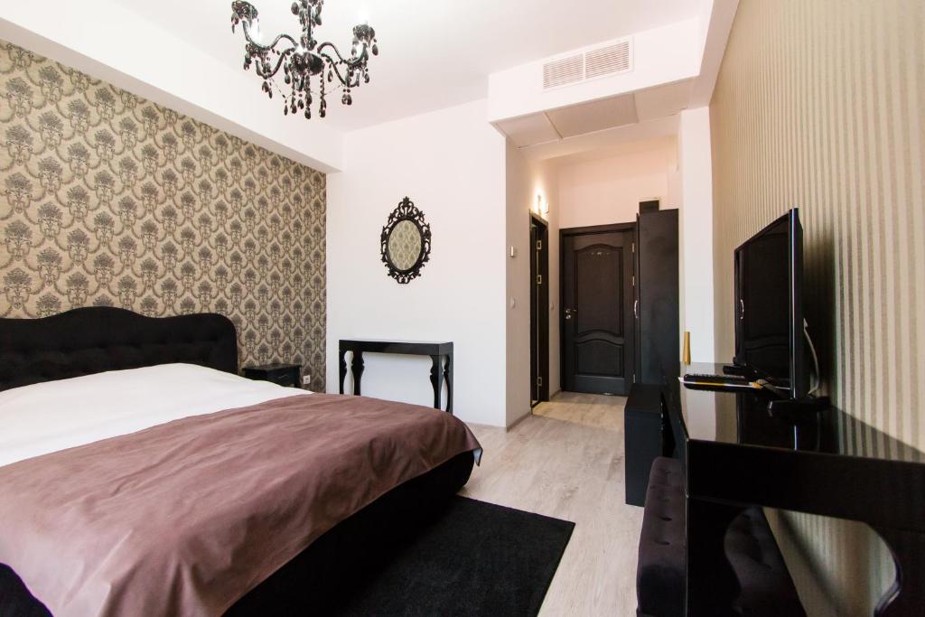 TV a/nebo společenská místnost v ubytování Hotel Evianne Boutique