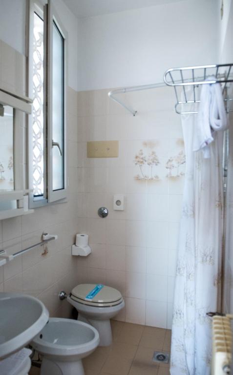 Koupelna v ubytování Hotel Malibran