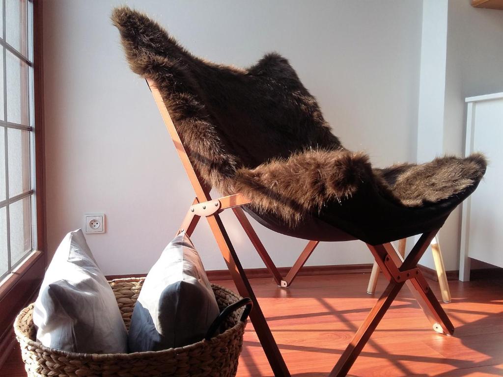 ムラデー・ブキにあるMlade Buky 50/1の黒い椅子