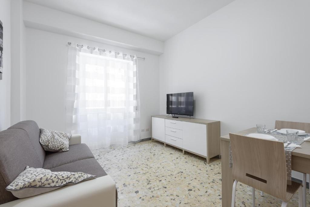 A television and/or entertainment centre at La casa di Giulia