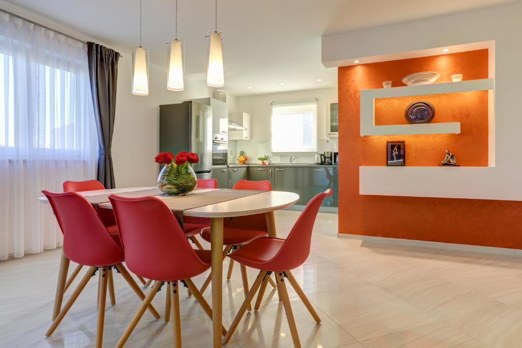 Kuchyň nebo kuchyňský kout v ubytování Viras Luxury Holiday