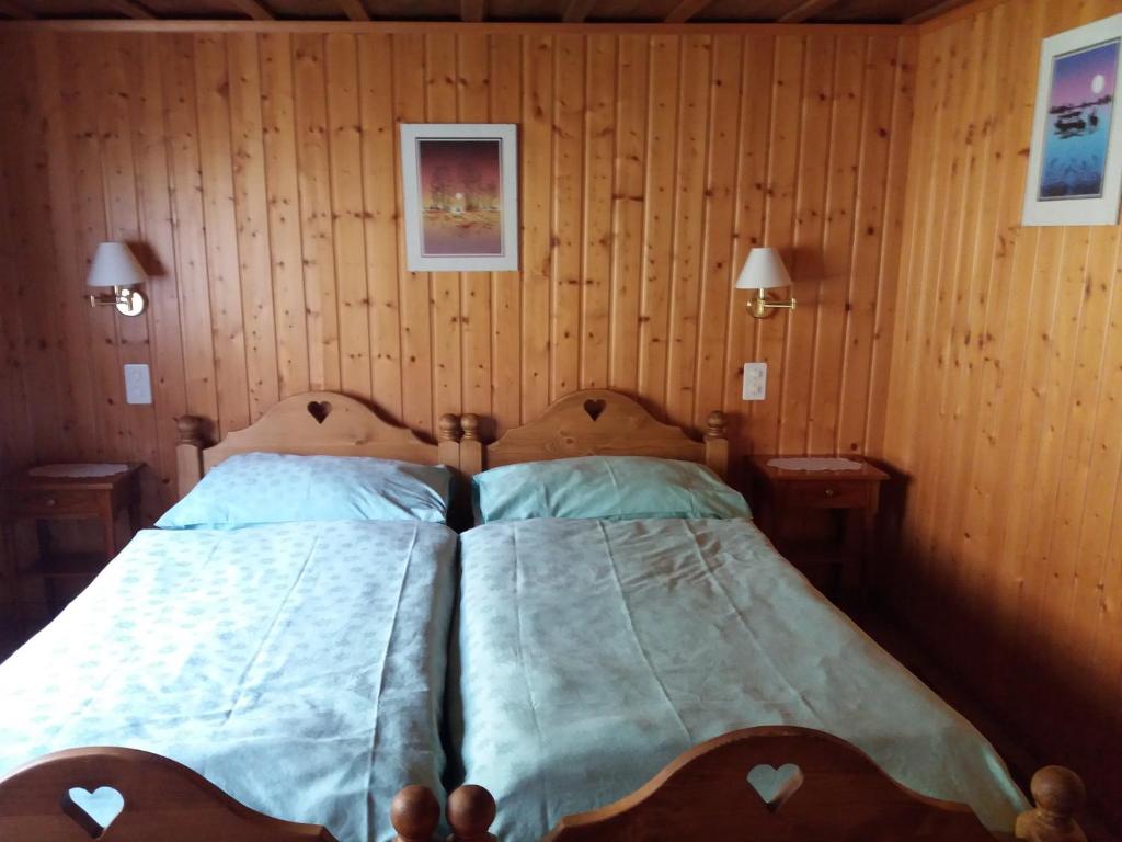 Postel nebo postele na pokoji v ubytování Hôtel du Chamois