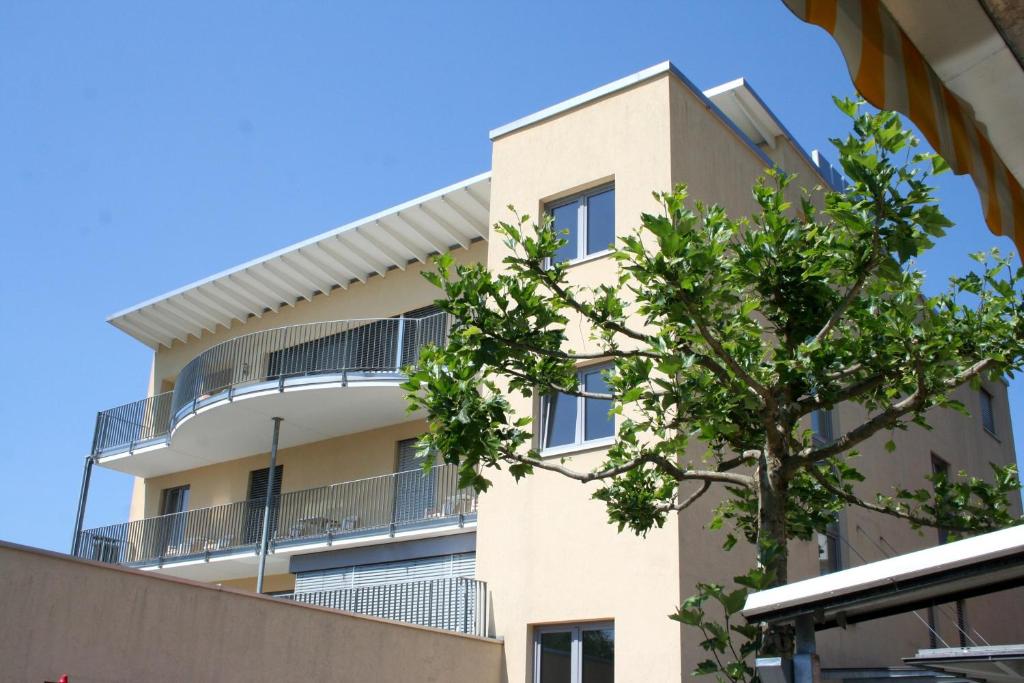 Rõdu või terrass majutusasutuses Hotel Cafe Lorenz