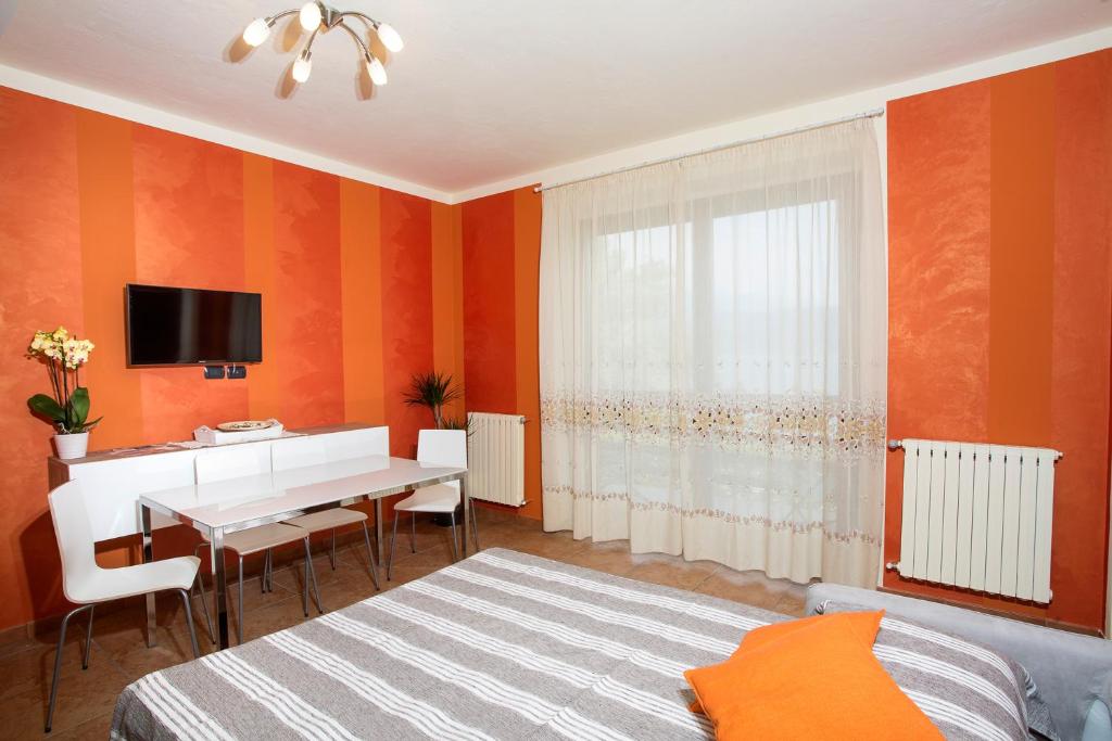 TV a/nebo společenská místnost v ubytování Casa Vacanze La Nautica
