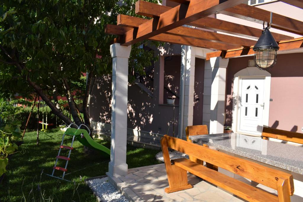 Apartments Bazina - Üç Yatak Odalı Daire