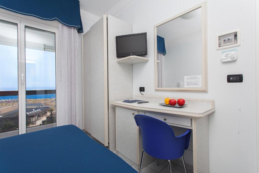 TV a/nebo společenská místnost v ubytování Hotel Oriente