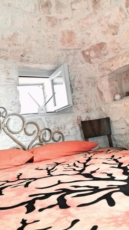A bed or beds in a room at Trulli Spinosa