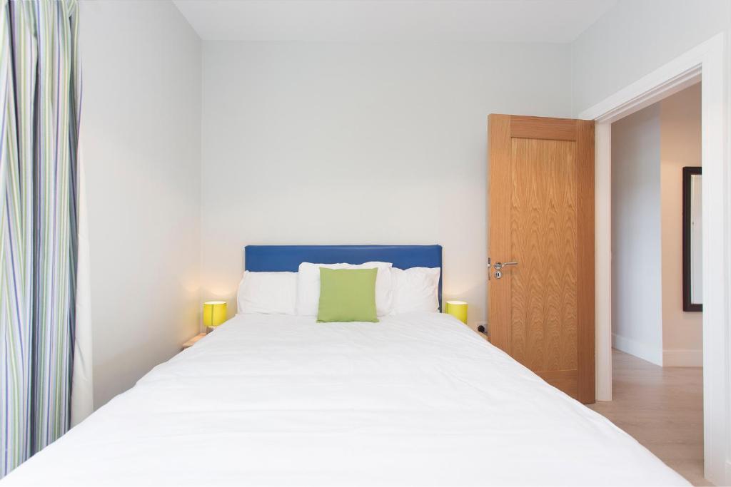 Postel nebo postele na pokoji v ubytování Garryvoe Beach Homes