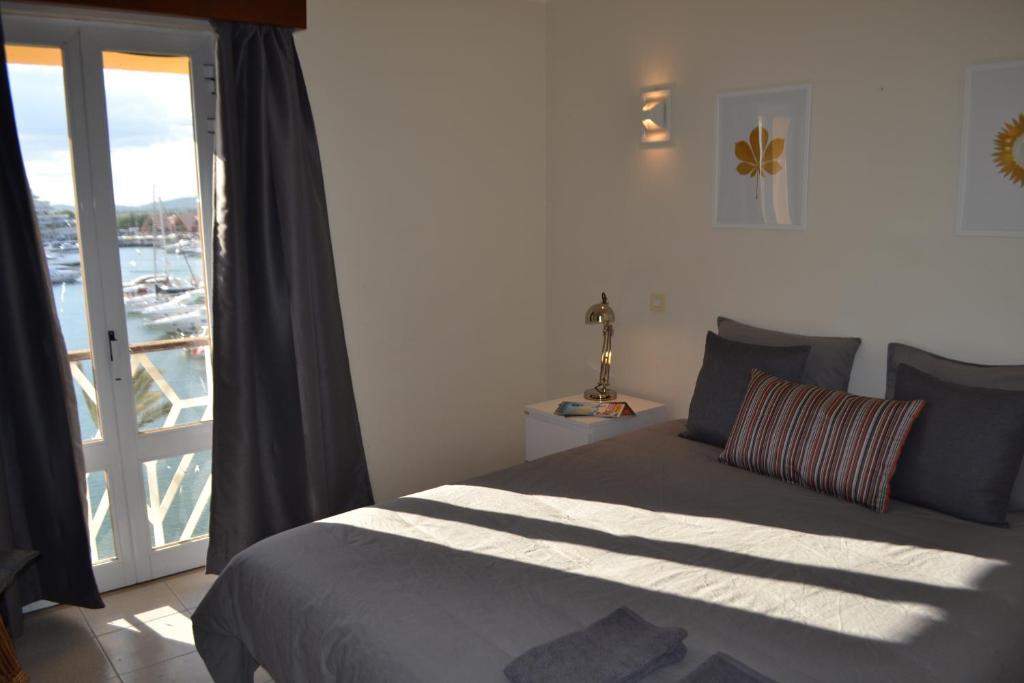 Postel nebo postele na pokoji v ubytování TP MARINA 27, Vilamoura View Apartment