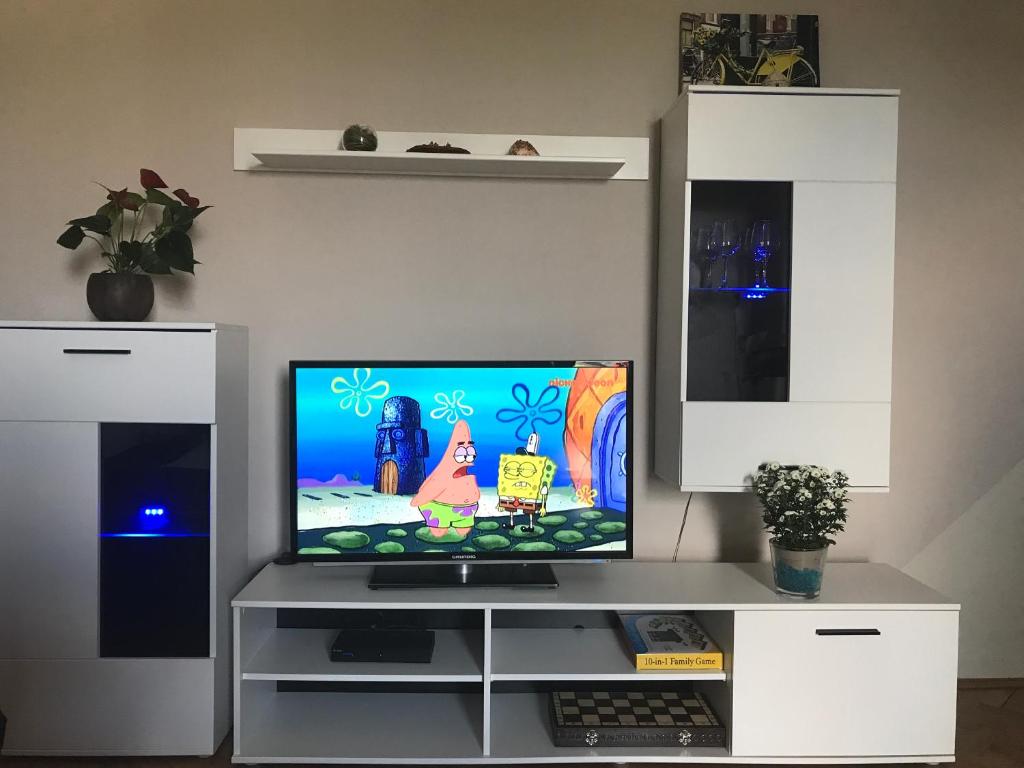 Televízia a/alebo spoločenská miestnosť v ubytovaní Plitvice Diamond Apartment
