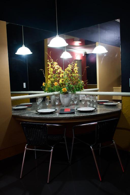  Shanadu Motel (Adults Only)