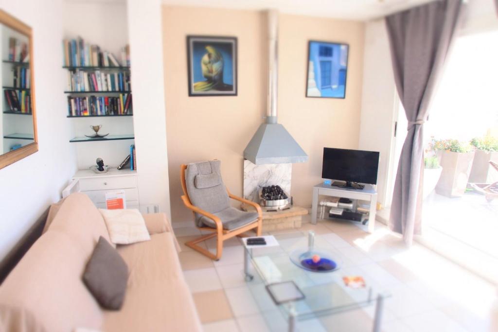 TV a/nebo společenská místnost v ubytování Privat Hotel Liberty Sitges