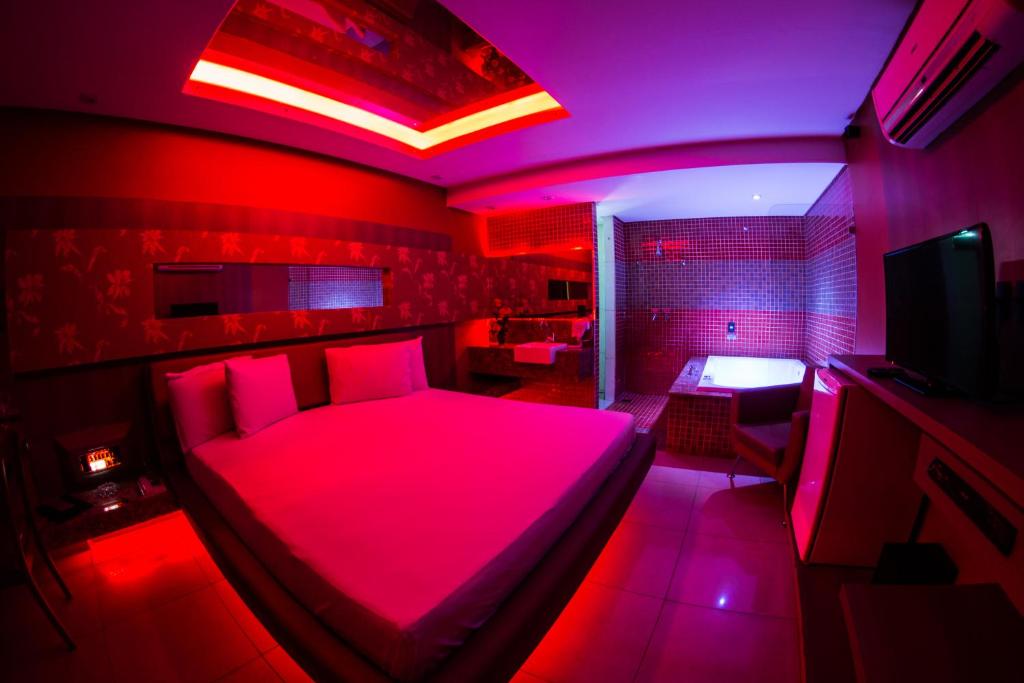  Platinum Motel (Adults Only)
