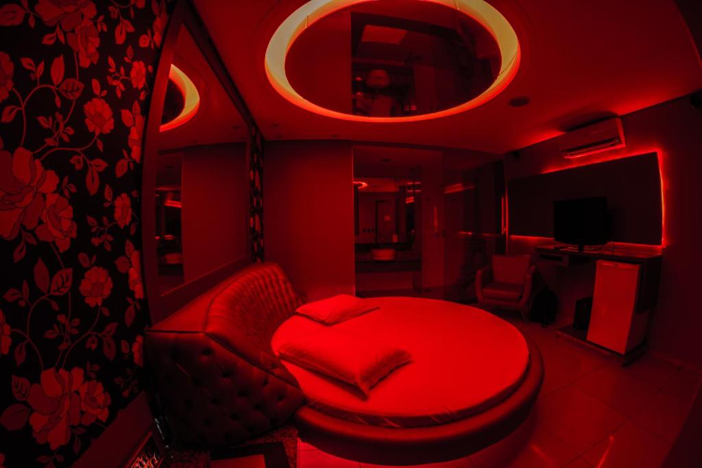  Platinum Motel (Adults Only)