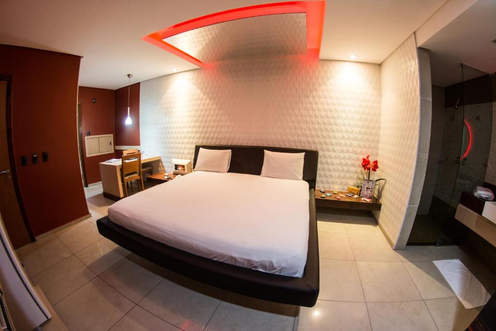  Platinum Motel (Adults Only)
