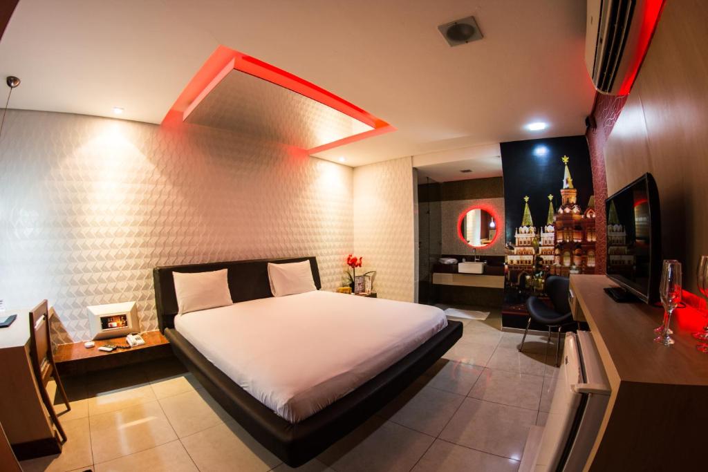  Platinum Motel (Adults Only)