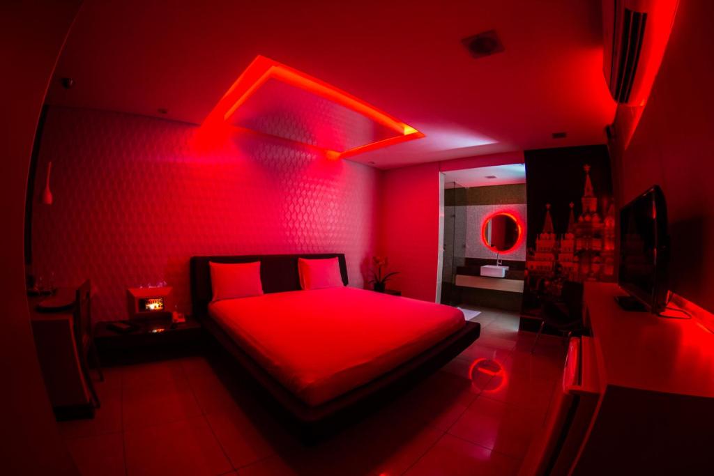  Platinum Motel (Adults Only)