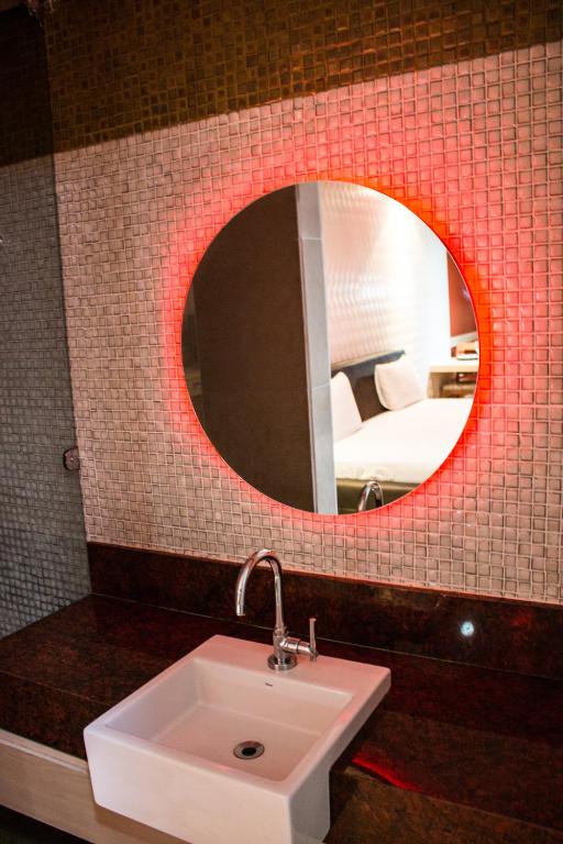  Platinum Motel (Adults Only)