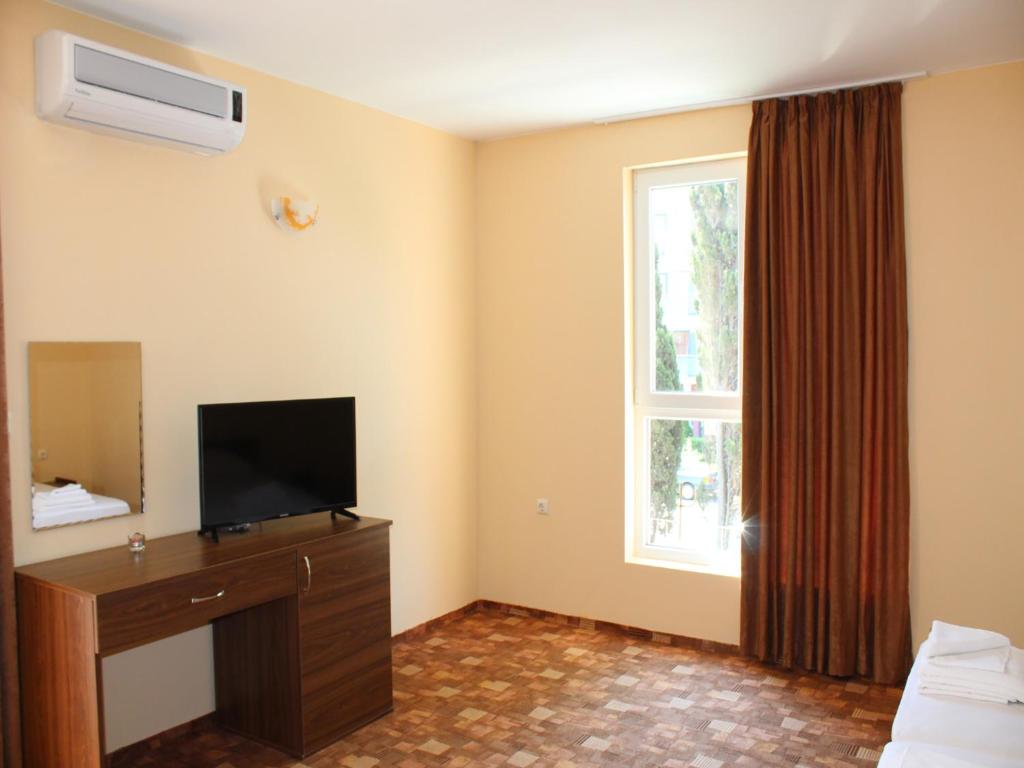 TV a/nebo společenská místnost v ubytování Hotel Sapphire