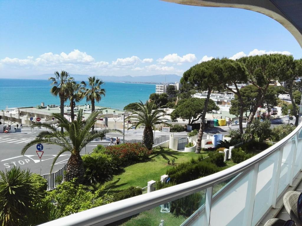 a view of the ocean from a balcony at Apartamento en Playa Capellans in Salou