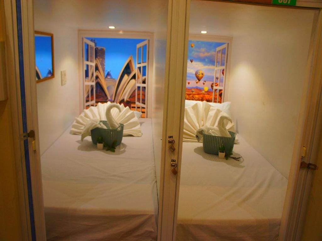 Una cama o camas en una habitación de Shejoje Poshtel Hostel