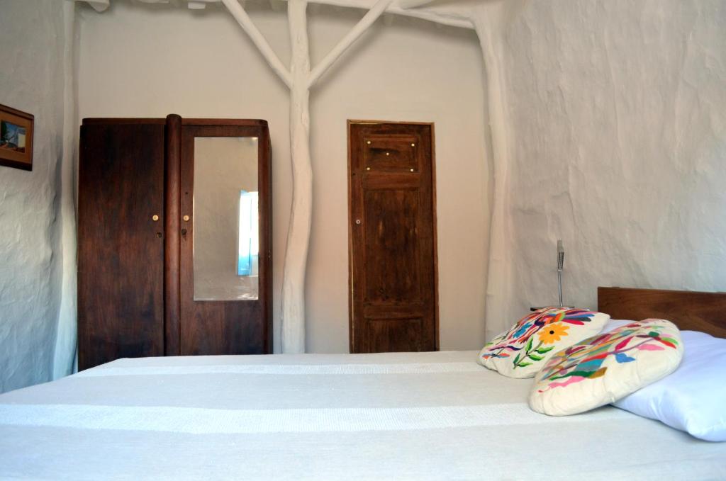 A bed or beds in a room at Albahaca Hospedaje Tienda
