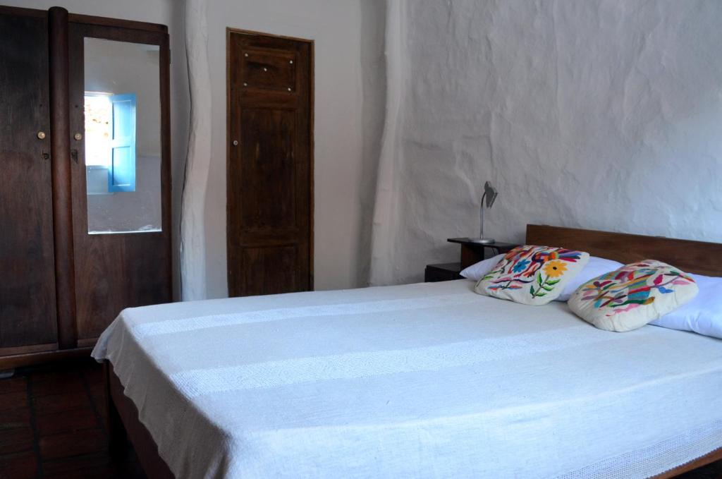 A bed or beds in a room at Albahaca Hospedaje Tienda