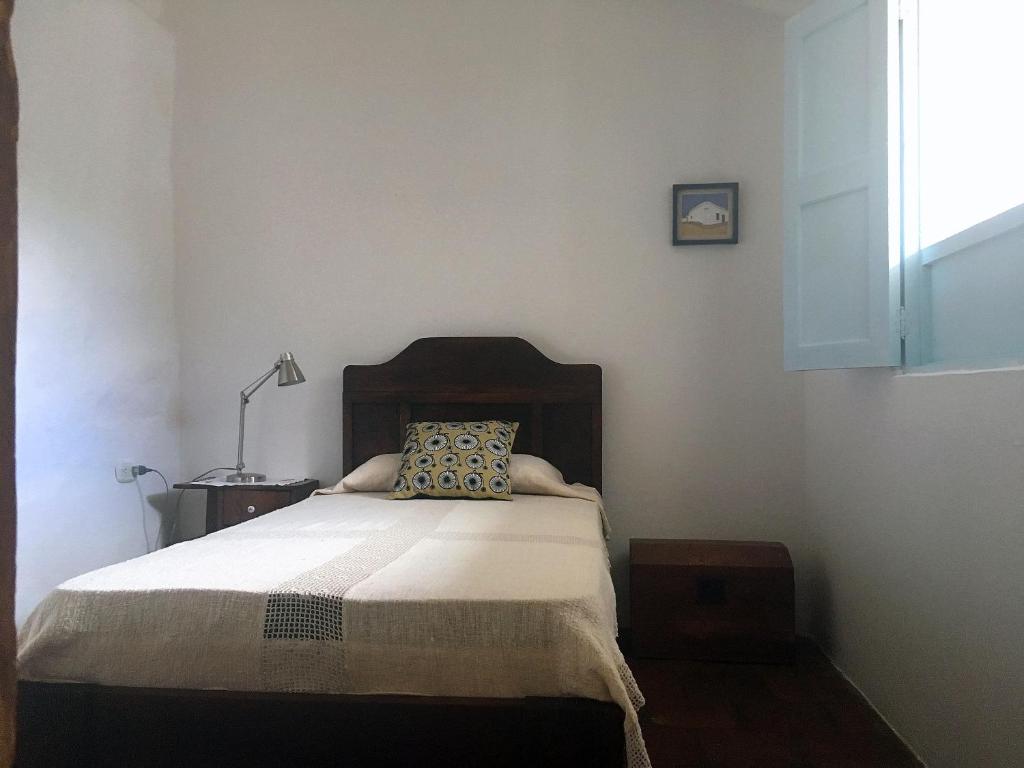 A bed or beds in a room at Albahaca Hospedaje Tienda