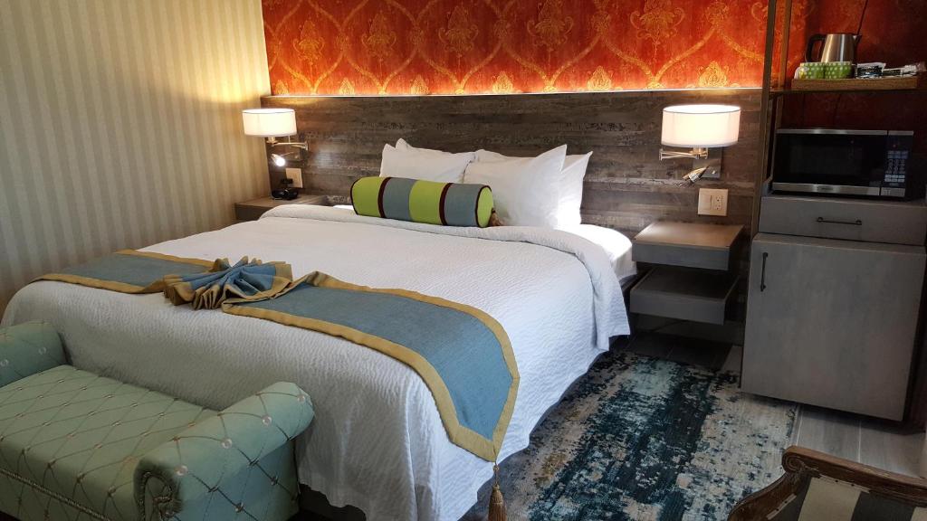 Postel nebo postele na pokoji v ubytování SenS Hotel & Vanne Bistro Berkeley