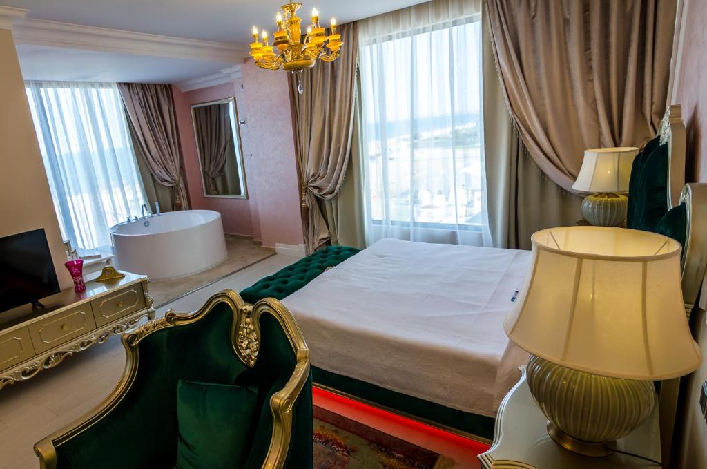 Phoenicia Royal Hotel - Sunrise Apartment With Frontal Sea View