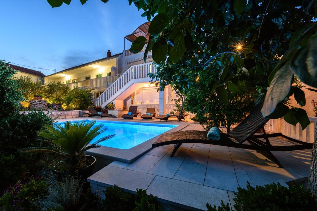 Bazén v ubytování Holiday Home Oasis Hyllis nebo v jeho okolí