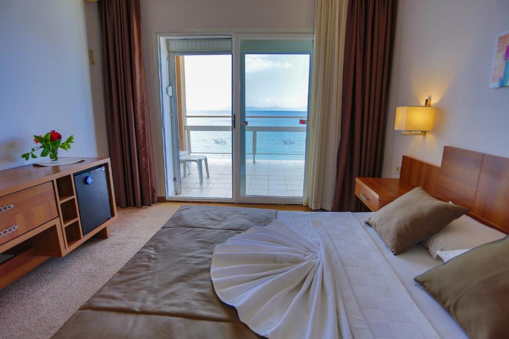 Postel nebo postele na pokoji v ubytování Melis Hotel Kusadasi
