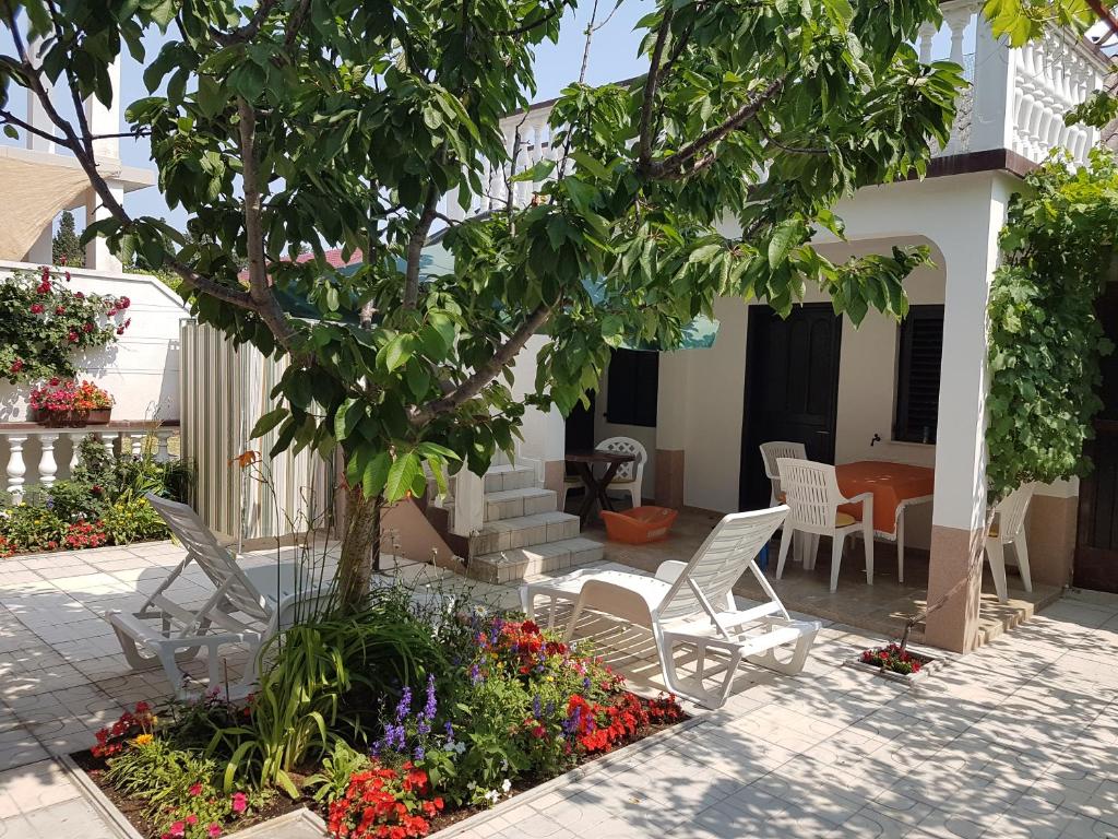 Zahrada ubytování Apartment Sena