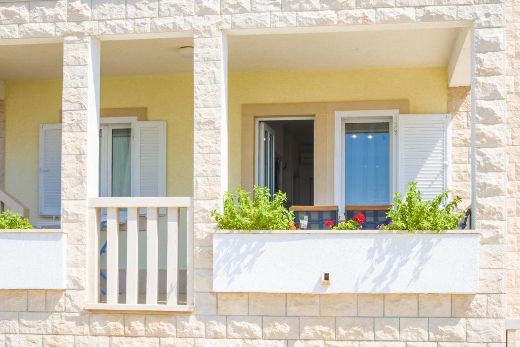 Eni apartments BOL - Apartment Mit Meerblick
