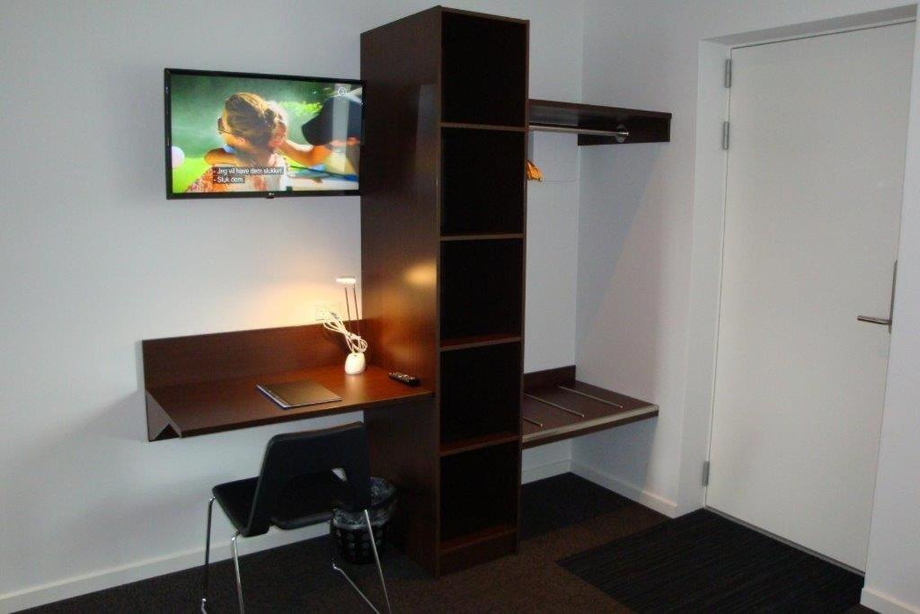 TV a/nebo společenská místnost v ubytování Agerbæk Hotel