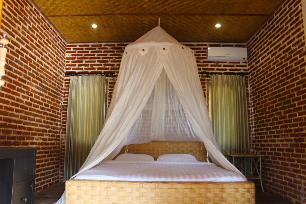 Postel nebo postele na pokoji v ubytování Beachouse Lovina