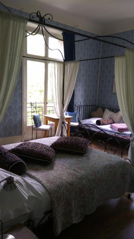 Postel nebo postele na pokoji v ubytování Chambres d'Hôtes-Château Constant